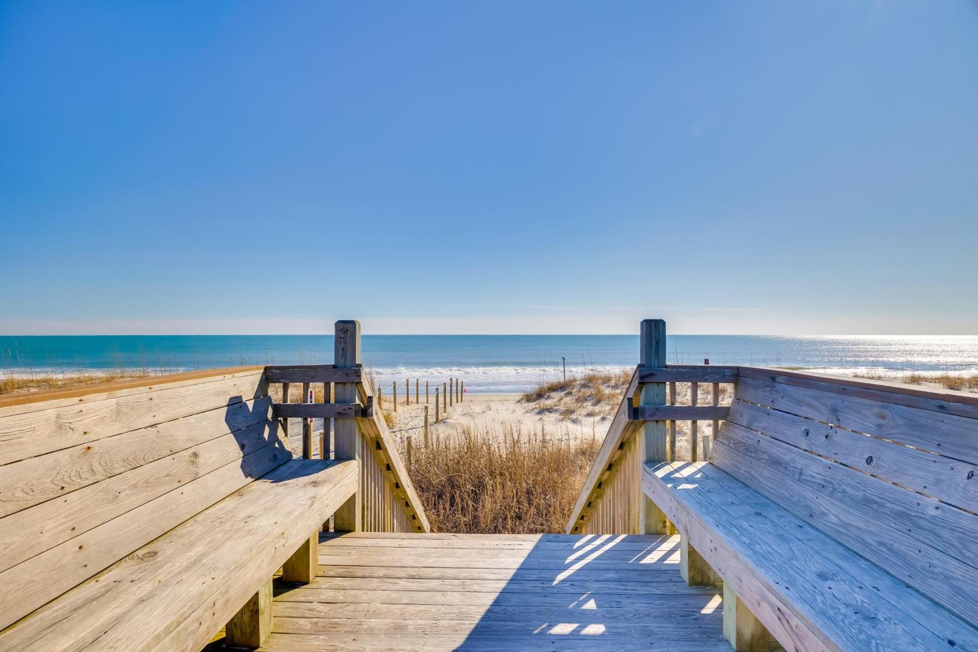 Lovely Emerald Isle Home, Walk To Beach! Eksteriør billede