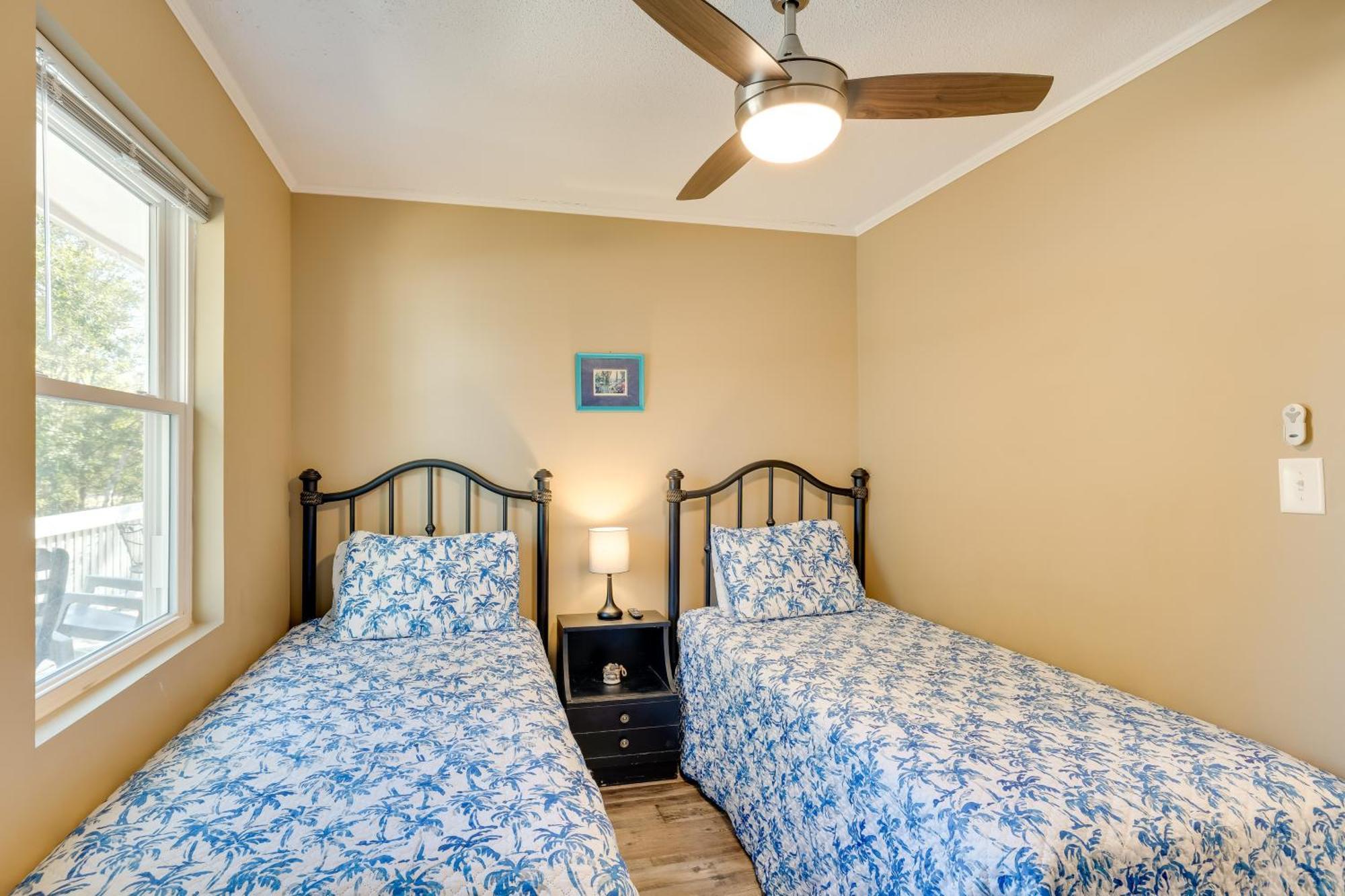 Lovely Emerald Isle Home, Walk To Beach! Eksteriør billede