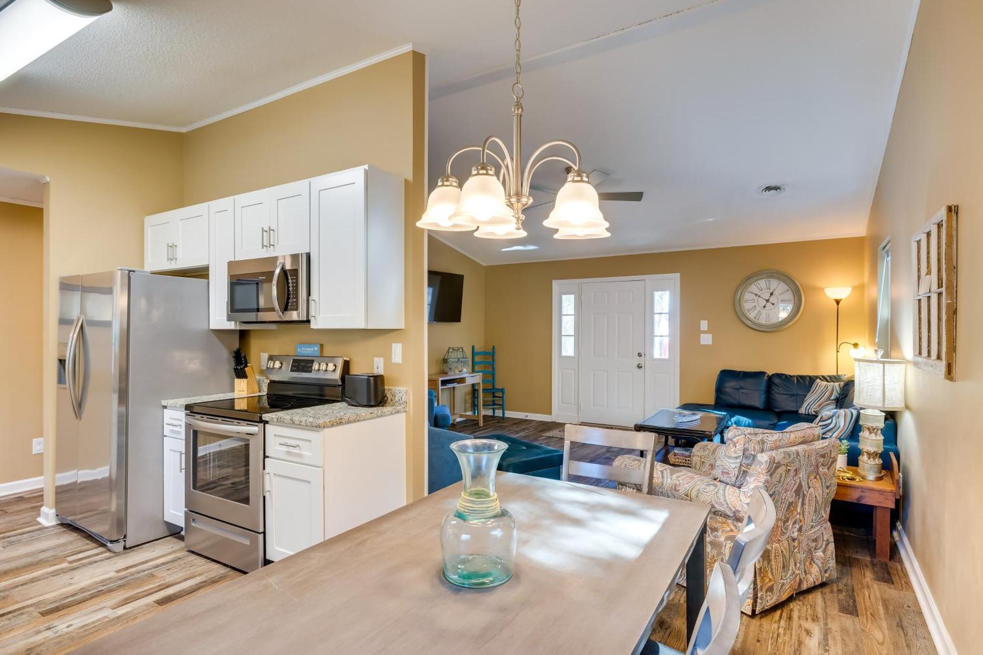 Lovely Emerald Isle Home, Walk To Beach! Eksteriør billede
