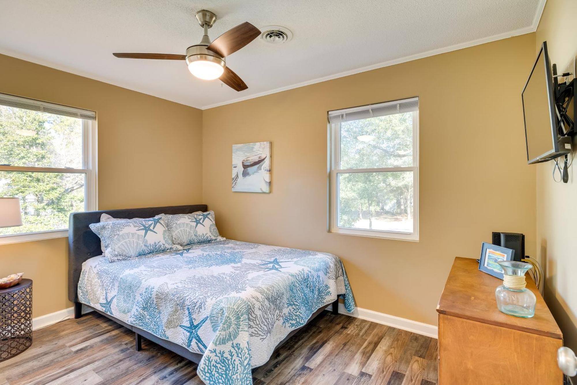 Lovely Emerald Isle Home, Walk To Beach! Eksteriør billede