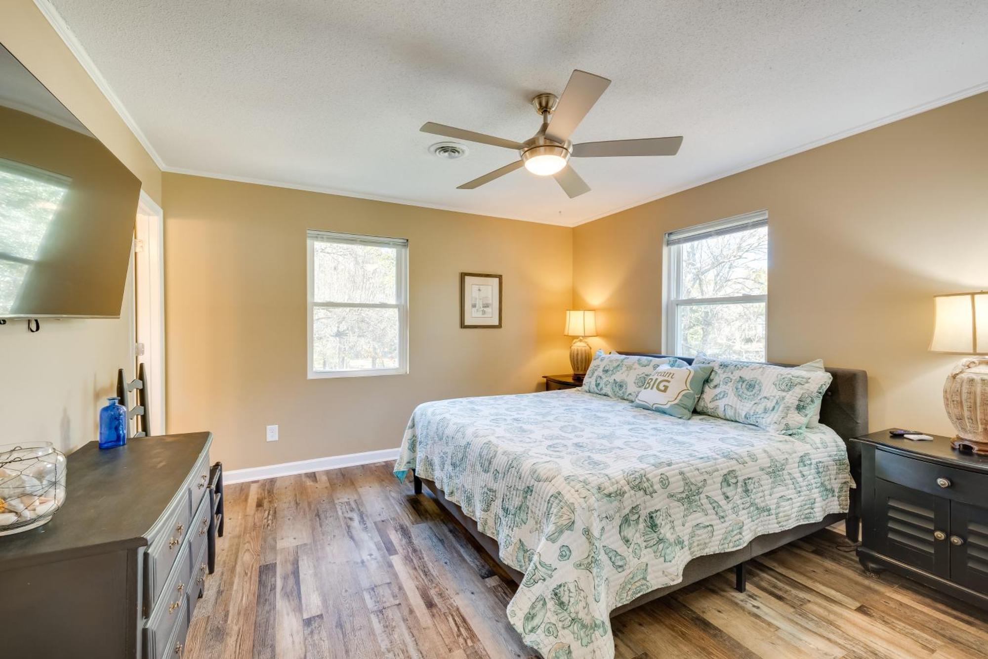Lovely Emerald Isle Home, Walk To Beach! Eksteriør billede