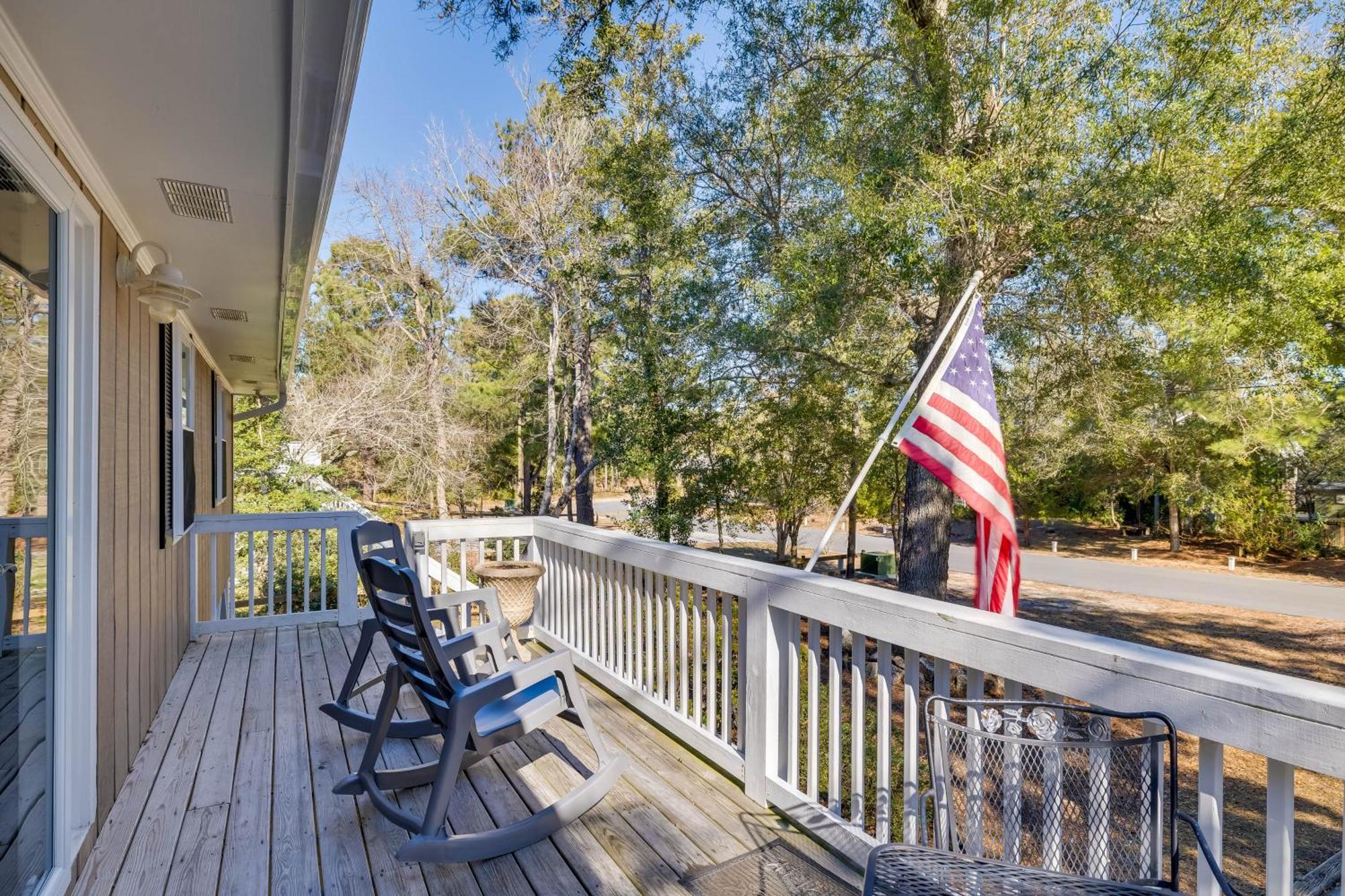 Lovely Emerald Isle Home, Walk To Beach! Eksteriør billede