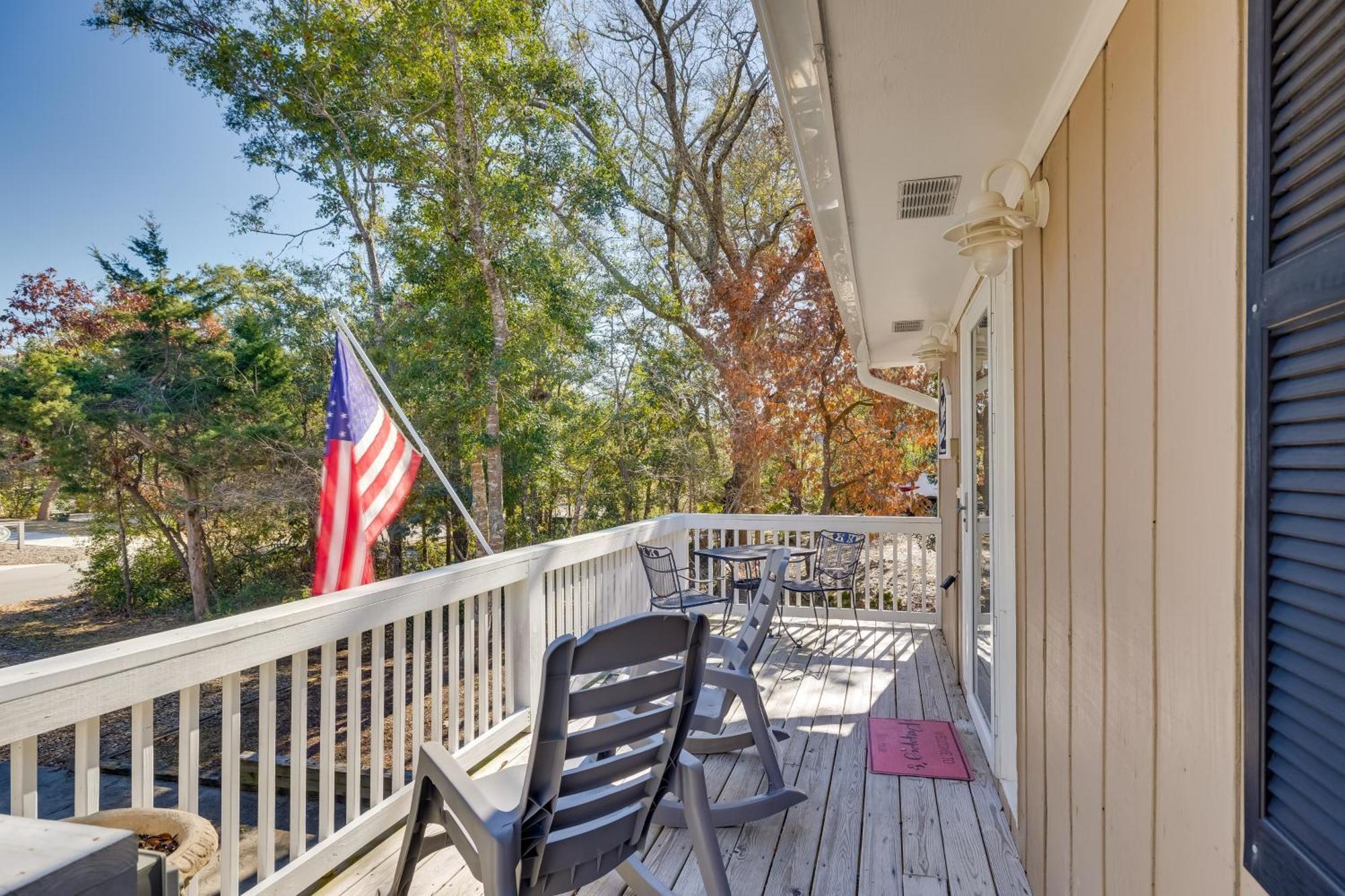 Lovely Emerald Isle Home, Walk To Beach! Eksteriør billede